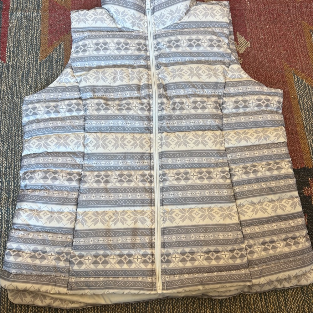 Lands’ End Nordic Snowflake Down Puffer Vest Size L - NWOT
